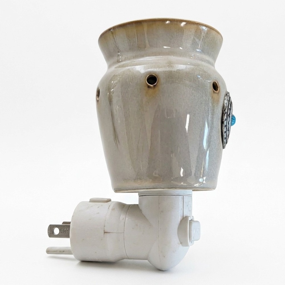 SCENTSY Wall Plug In Warmer AZTEC Southwestern Medallion Turquoise, Clean, GUC - Picture 2 of 11